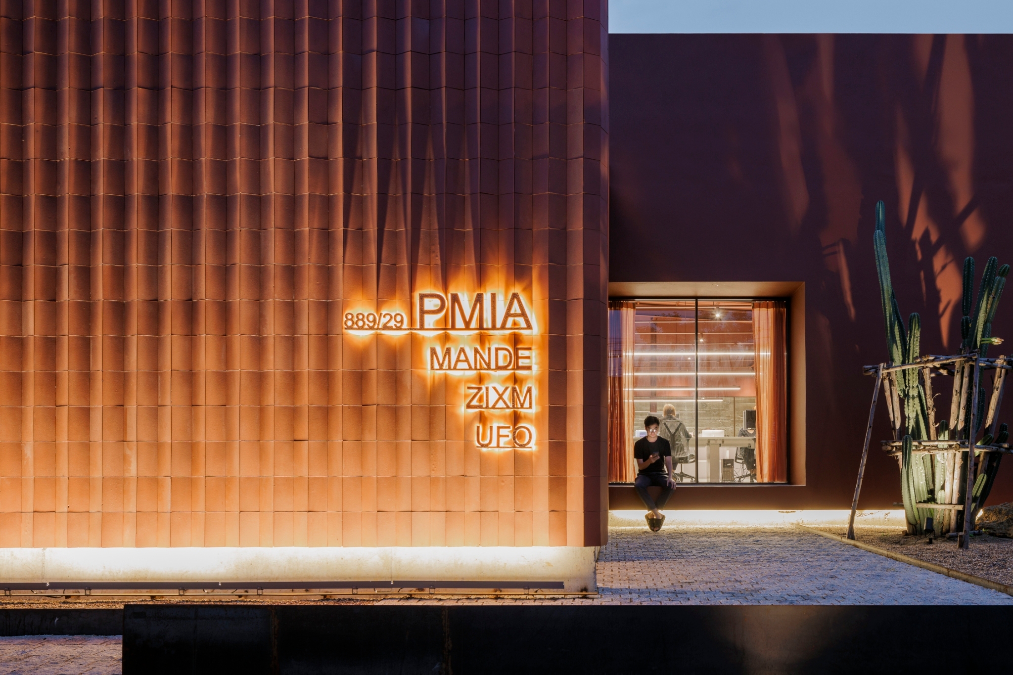 ภาพผลงาน E